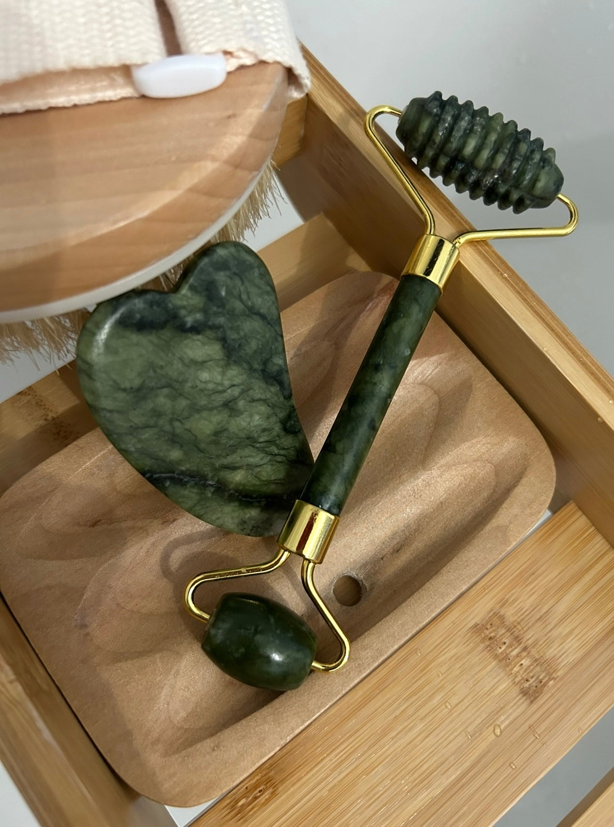 JADE ROLLER & GUA SHA